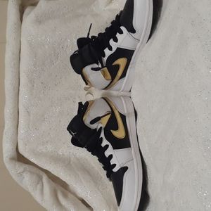 Jordan 1 Mid Size 3 Youth